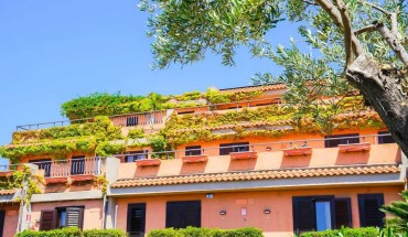 Villaggio Porto Rhoca