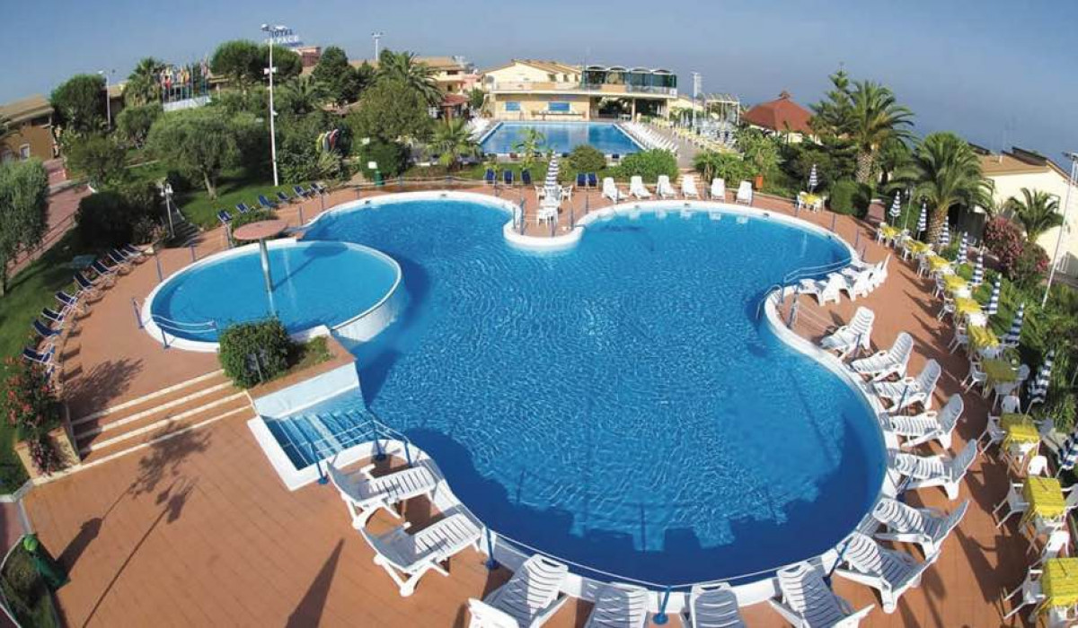 Villaggio Club La Pace - Villaggio Club La Pace panoramica piscina centrale