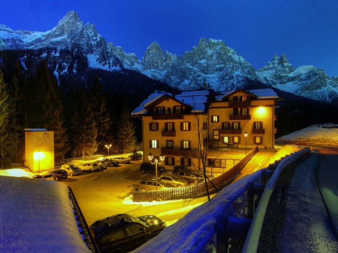 Hotel Fratazza - Magica veduta notturna dell'Hotel dall'esterno