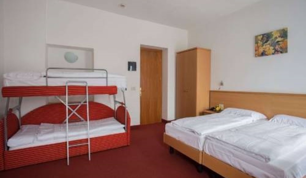 Hotel Piaz - Camera quadrupla con divano letto a castello