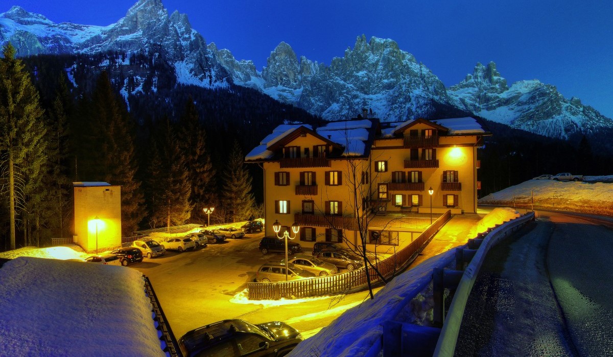 Hotel Fratazza - Magica veduta notturna dell'Hotel dall'esterno