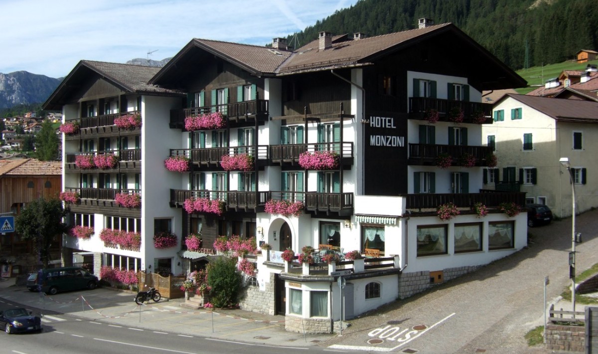Hotel Monzoni - Facciata dell'Hotel