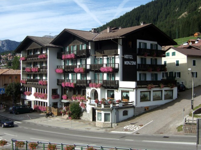 Hotel Monzoni - Facciata dell'Hotel