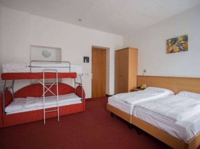 Hotel Piaz - Camera quadrupla con divano letto a castello
