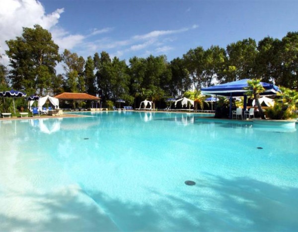 Araba Fenice Village