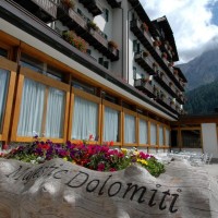 Hotel Majestic Dolomiti esterno ingresso