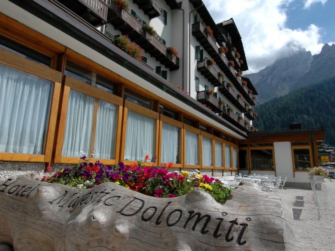 TH San Martino di Castrozza - Hotel Majestic Dolomiti esterno ingresso