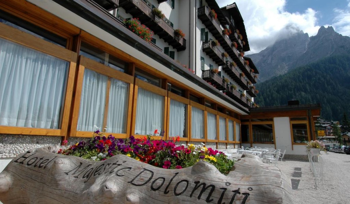 TH San Martino di Castrozza - Hotel Majestic Dolomiti esterno ingresso