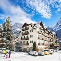 Hotel Majestic Dolomiti panorama esterno 
