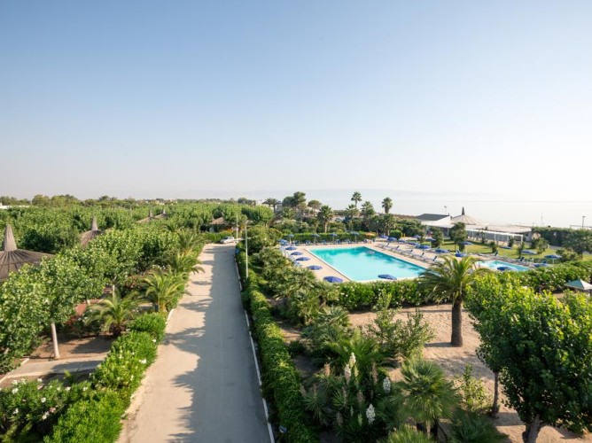 African Beach Hotel - Immagine 2