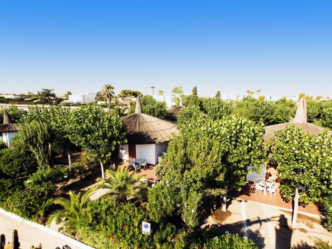 African Beach Hotel - Immagine 1