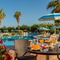 Offerte Villaggio Club Bahja a Paola Cosenza colazione bordo piscina