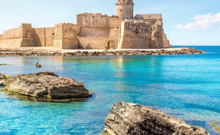 Isola capo Rizzuto Castello Aragonese