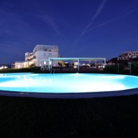 Hotel Resort Casteldoria Mare notturno piscina
