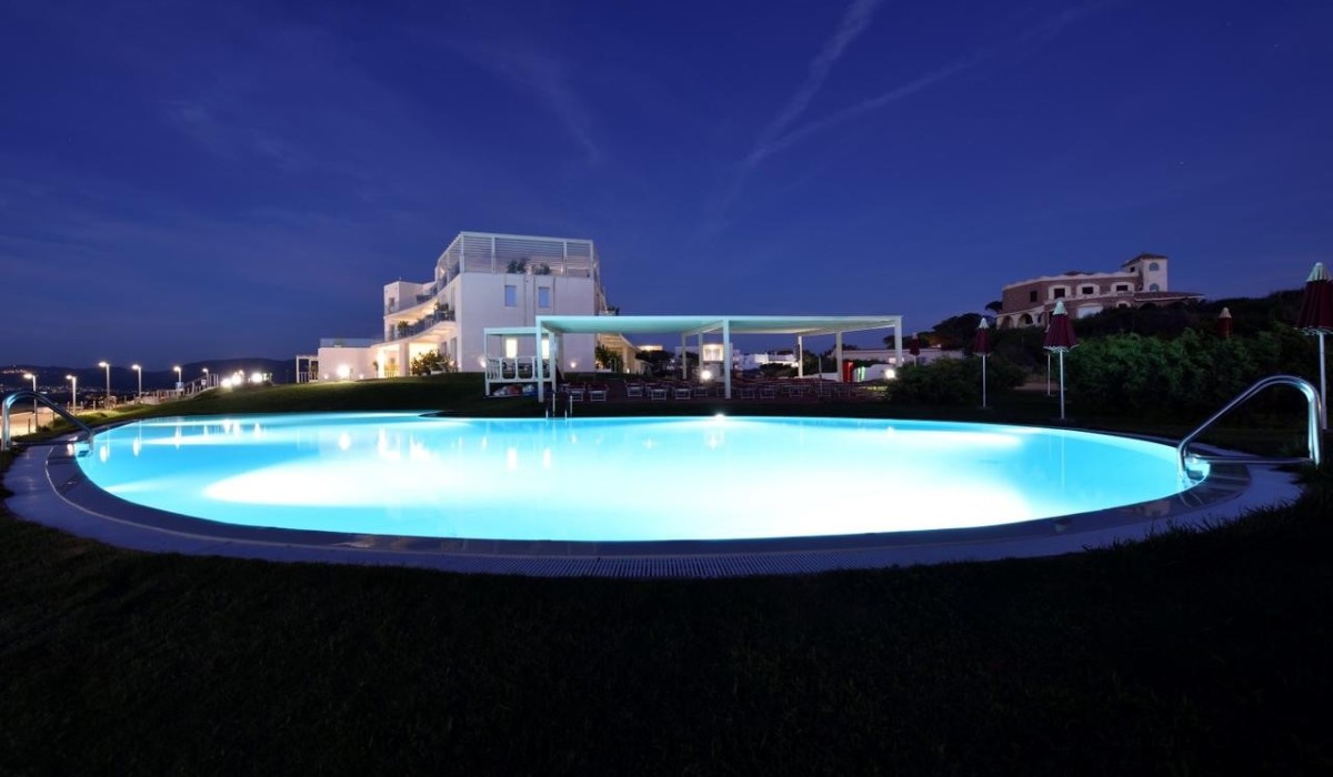 Hotel Resort Casteldoria Mare - Hotel Resort Casteldoria Mare notturno piscina
