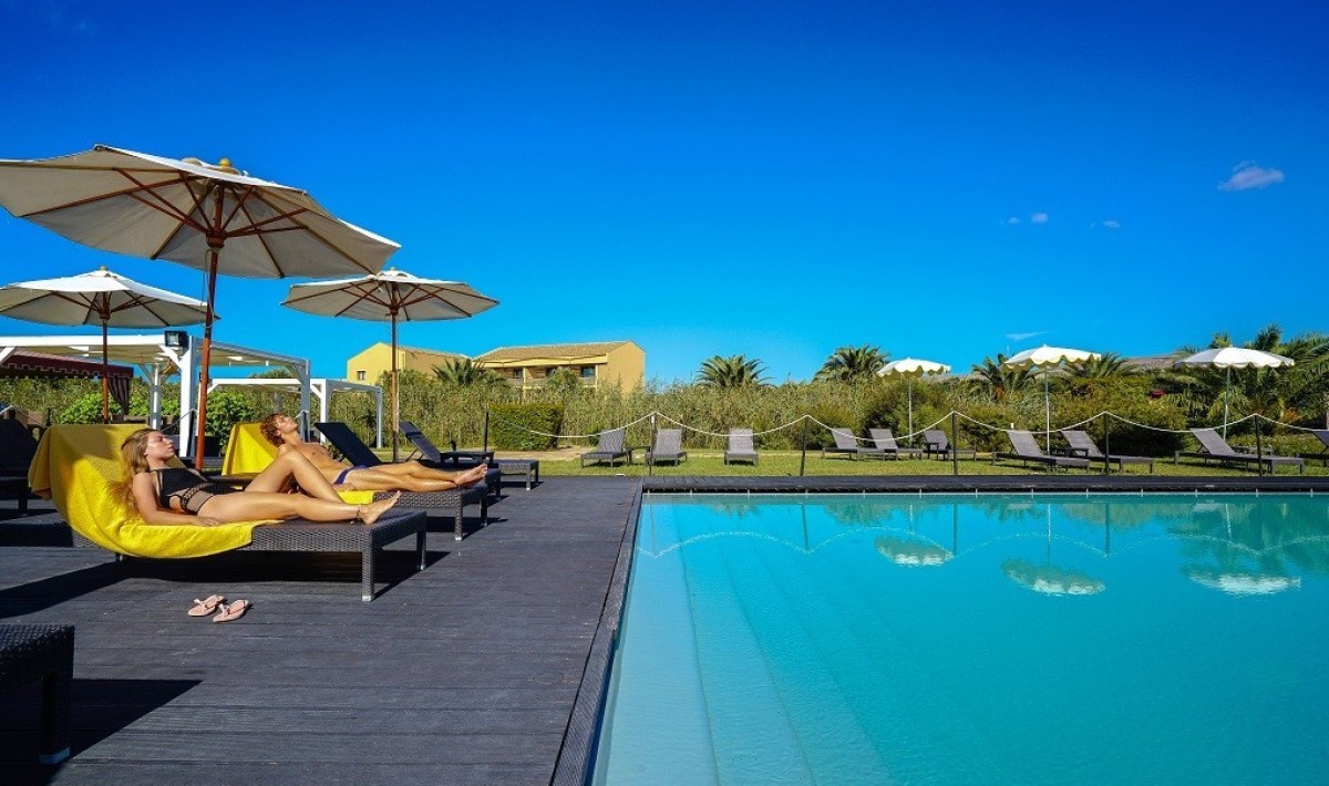 Falconara Resort - Piscina esterna dettagli