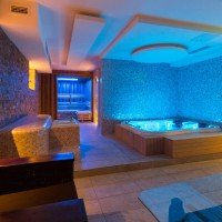 Forever Summer Resort dettagli piscina coperta
