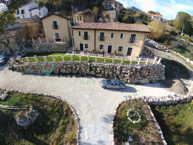 Borgo Donna Teresa - Borgo Donna Teresa struttura