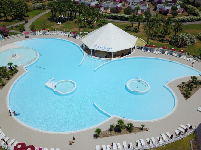 Club Esse Sunbeach - Club Esse piscina cassiodoro con pool bar