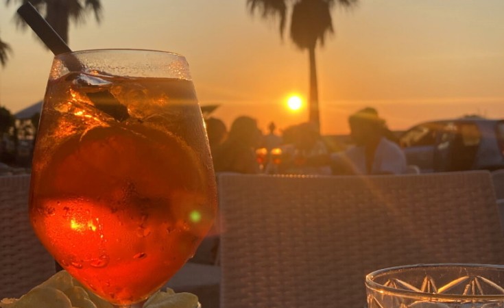 Aperitivo vista tramonto