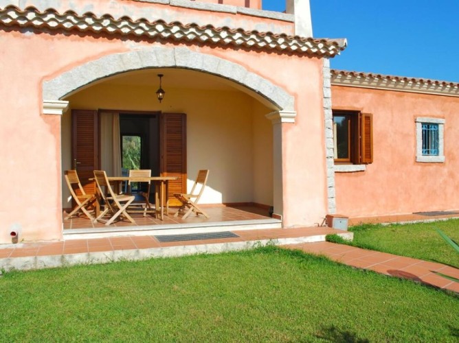 Appartamenti Vecchio Stazzo - Appartamenti Vecchio Stazzo esterni con patio in evidenza