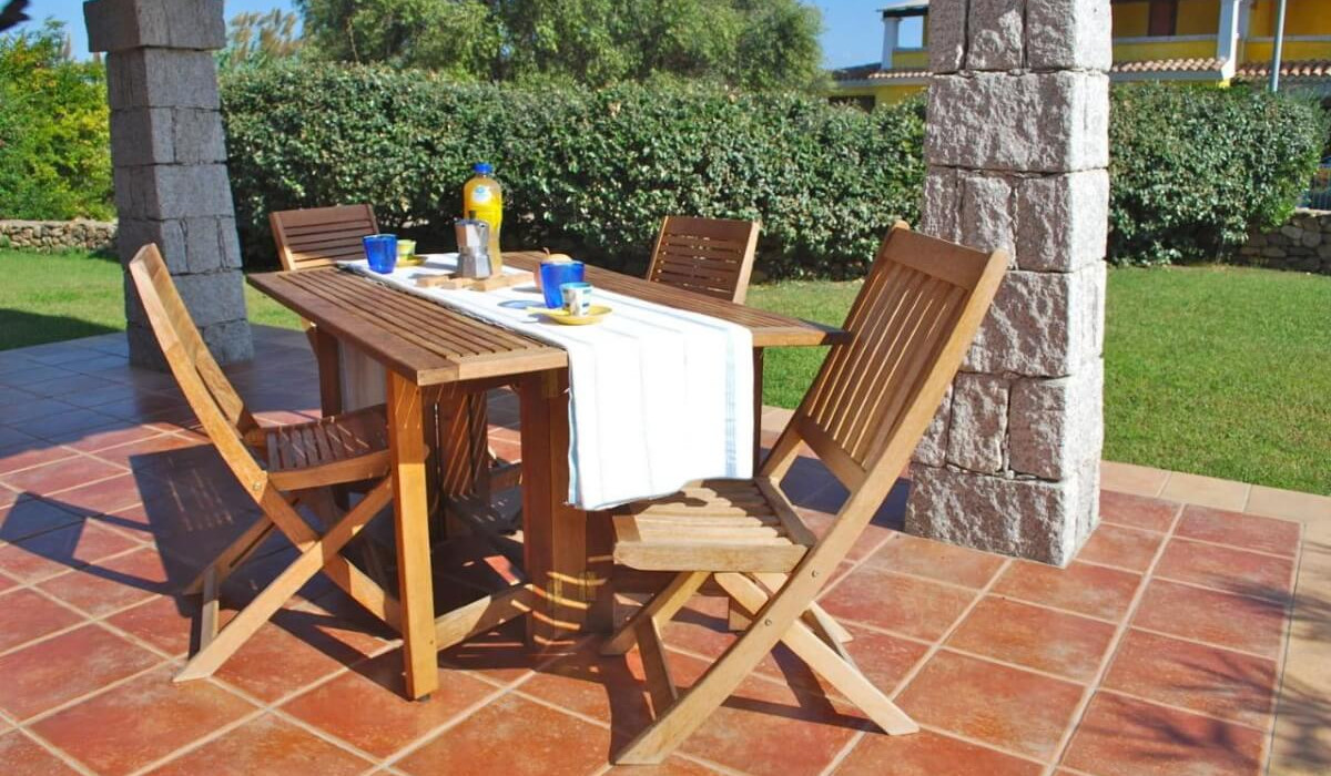 Appartamenti Vecchio Stazzo - Appartamenti Vecchio Stazzo Veranda attrezzata con tavoli e sedie