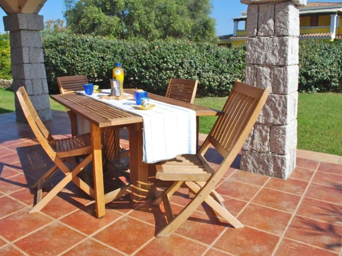 Appartamenti Vecchio Stazzo - Appartamenti Vecchio Stazzo Veranda attrezzata con tavoli e sedie