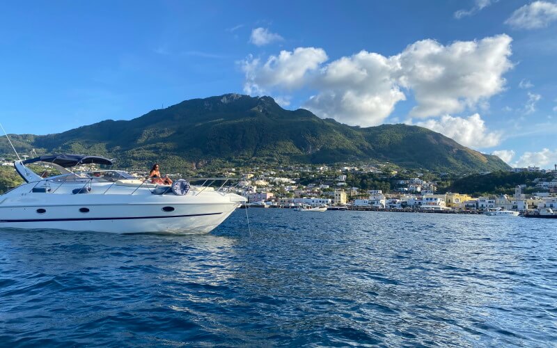 Tur al insulei Ischia cu barca