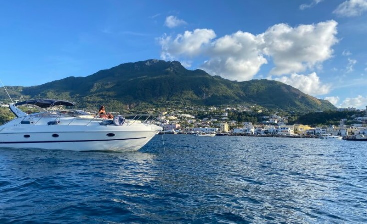 Giro dell'isola in barca a Ischia