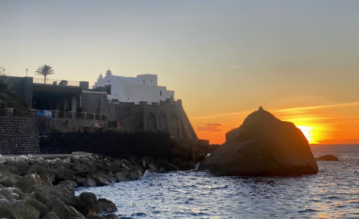 Tramonto e Chiesa del Soccorso a Forio d'Ischia