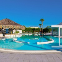 Bar e piscina Borgo Rio Favara
