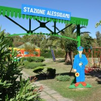 Area giochi con stazione trenino