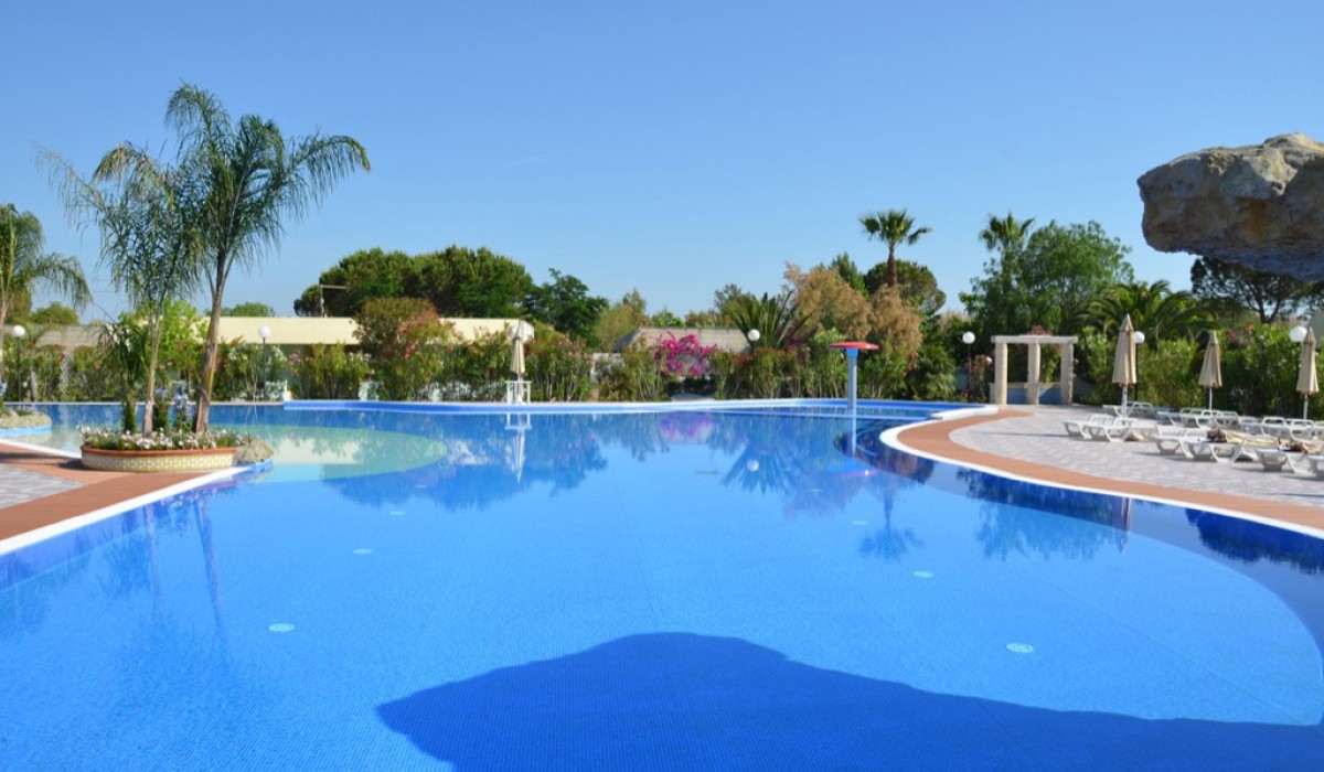 Residence Alessidamo Club - Solarium ristrutturato bordo piscina