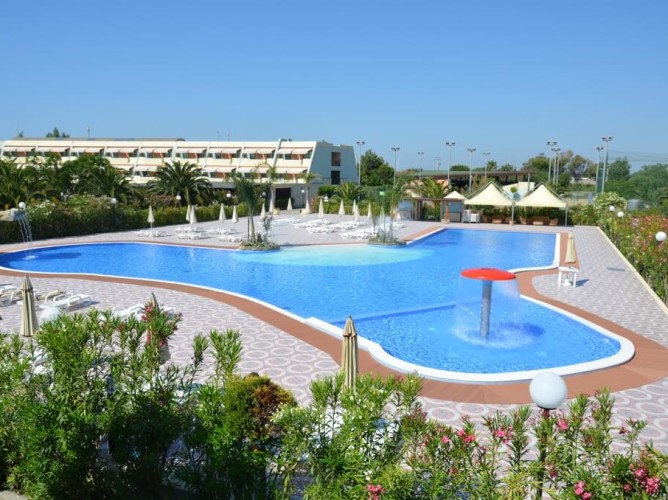 Residence Alessidamo Club - Solarium ristrutturato bordo piscina