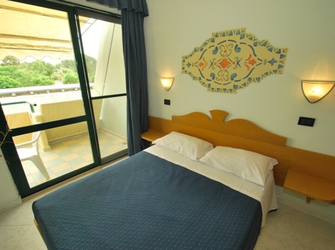Residence Alessidamo Club - Camera da letto matrimoniale con terrazzo o balcone