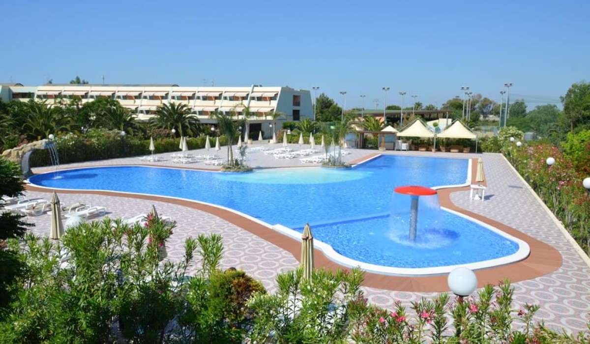 Residence Alessidamo Club - Solarium ristrutturato bordo piscina