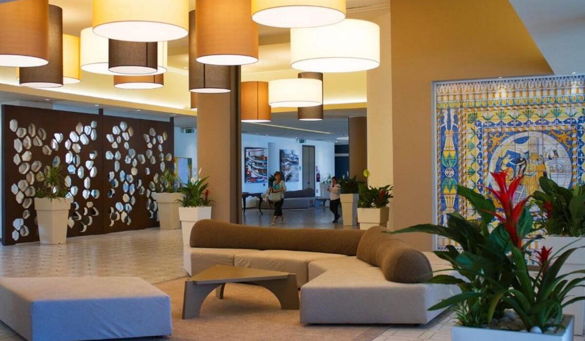 MClub Lipari - Dettagli della hall del resort