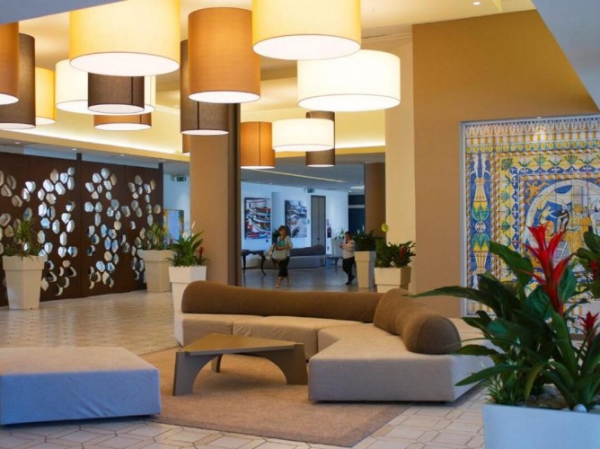 MClub Lipari - Dettagli della hall del resort