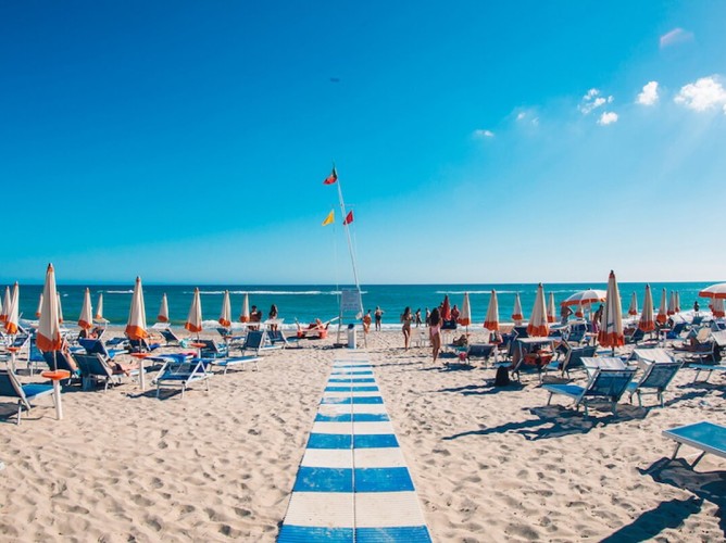MClub Lipari - Passerella per l'accesso alla spiaggia del Resort