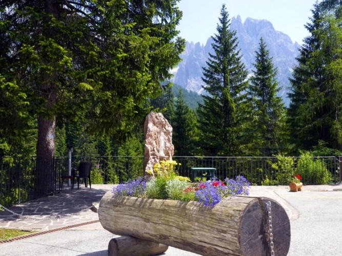 Hotel Fratazza - Scorcio naturalistico dalla piazzola esterna