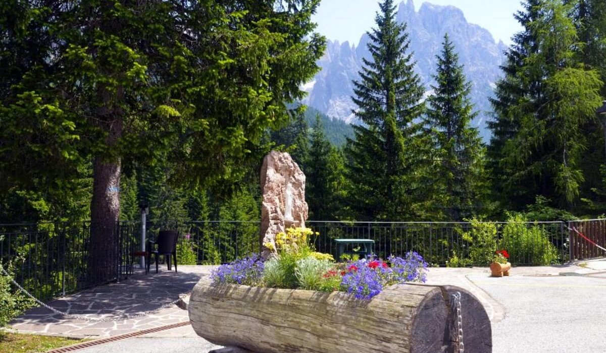 Hotel Fratazza - Scorcio naturalistico dalla piazzola esterna