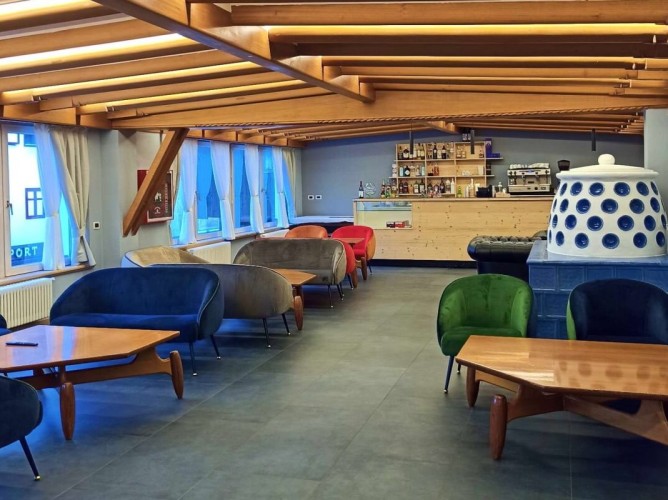 Hotel Monzoni - Bar della struttura dall'atmosfera accogliente e contemporanea