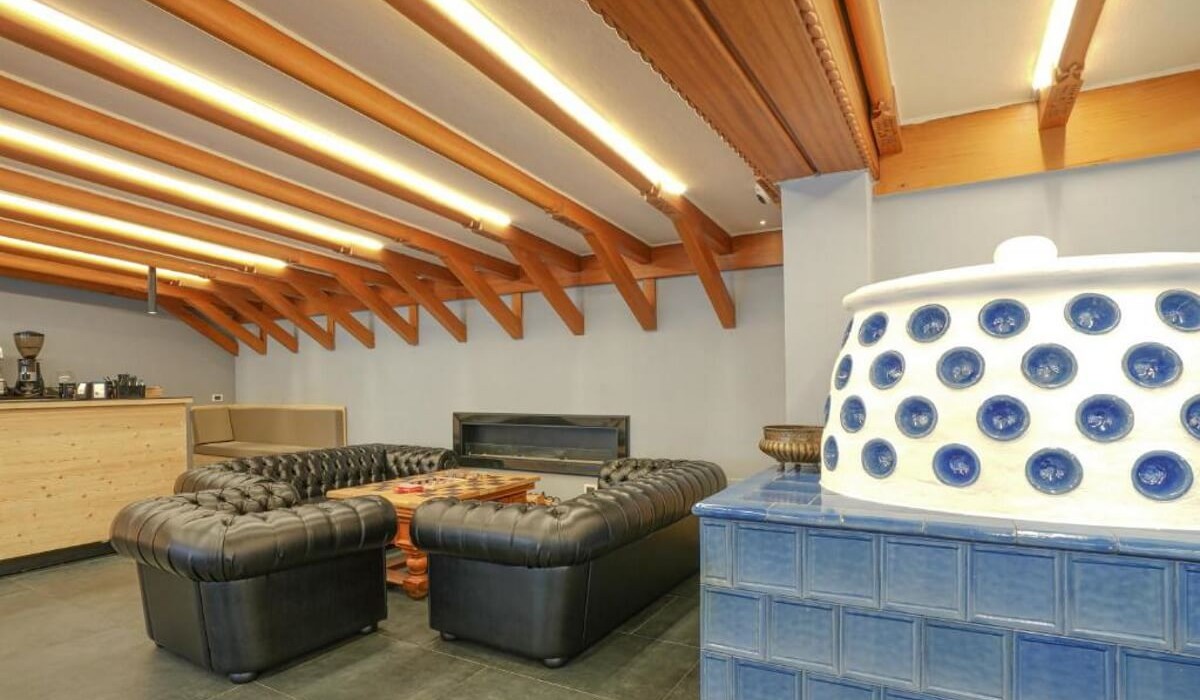 Hotel Monzoni - Salottino nell'area bar della struttura