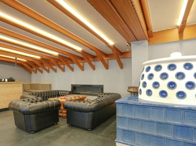 Hotel Monzoni - Salottino nell'area bar della struttura