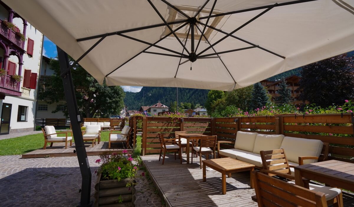 Hotel Piaz - Area living esterna nella natura incontaminata