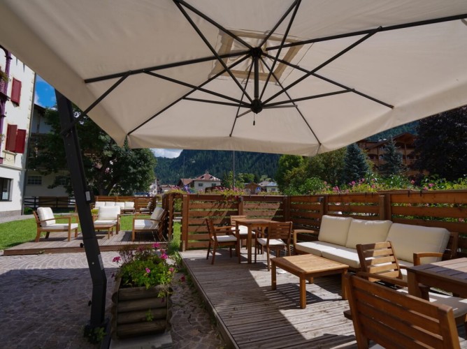 Hotel Piaz - Area living esterna nella natura incontaminata