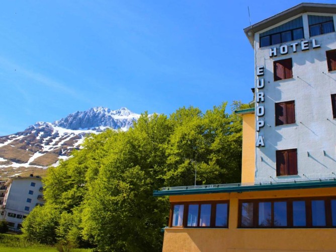 Apulia Hotel Europa Gran Sasso - Veduta esterno ed insegne della struttura