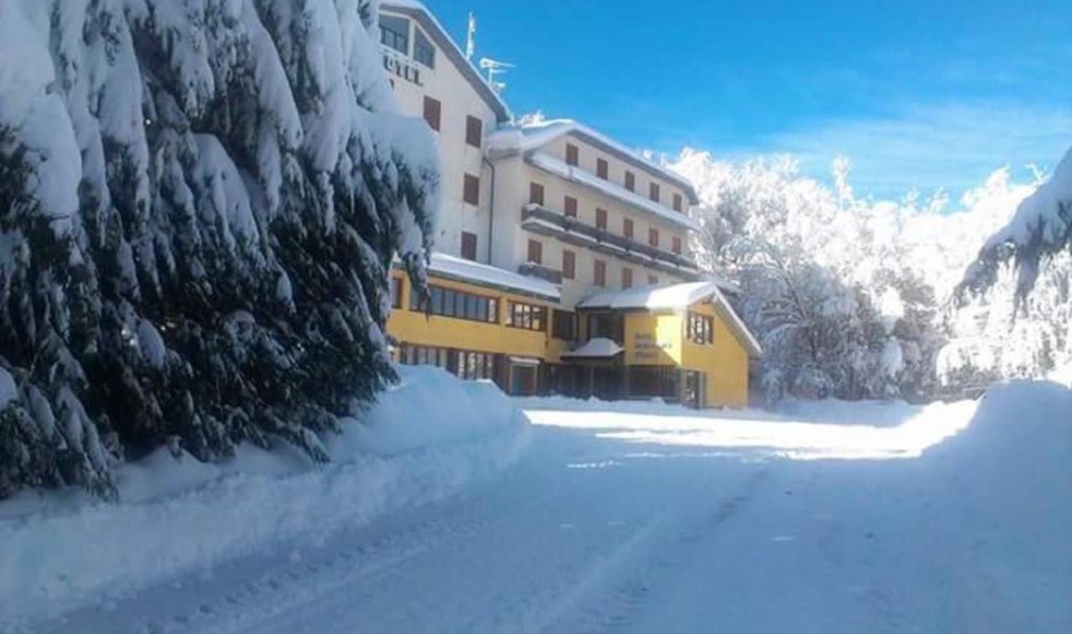 Apulia Hotel Europa Gran Sasso - Veduta della struttura periodo invernale