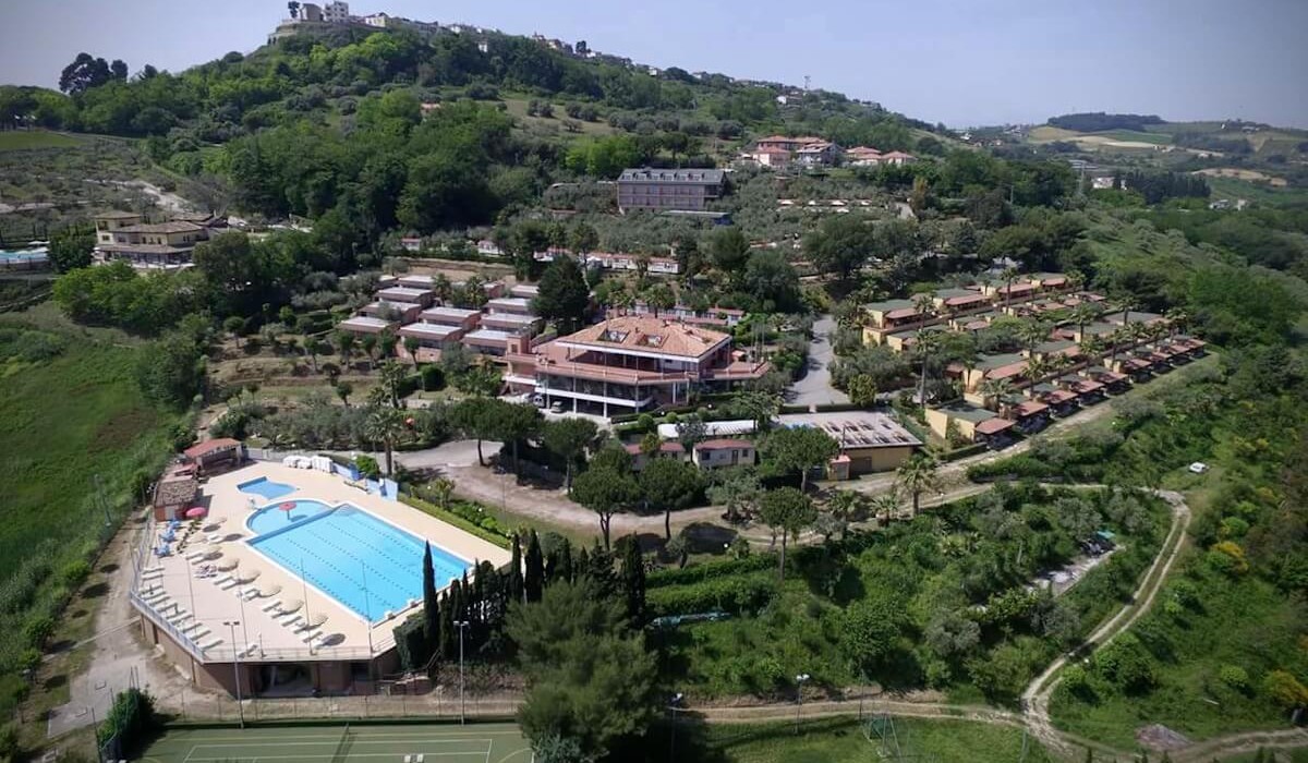 Apulia Hotel Europe Garden Residence - Veduta laterale della struttura vista dal drone