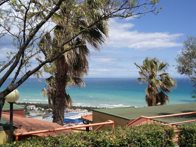 Apulia Hotel Europe Garden Residence - Veduta vista mare dai bungalow della struttura